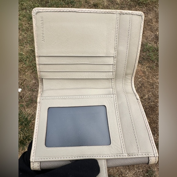 Burberry Smoky Nova Check Compact Wallet with COA Preloved - Picture 5 of 10